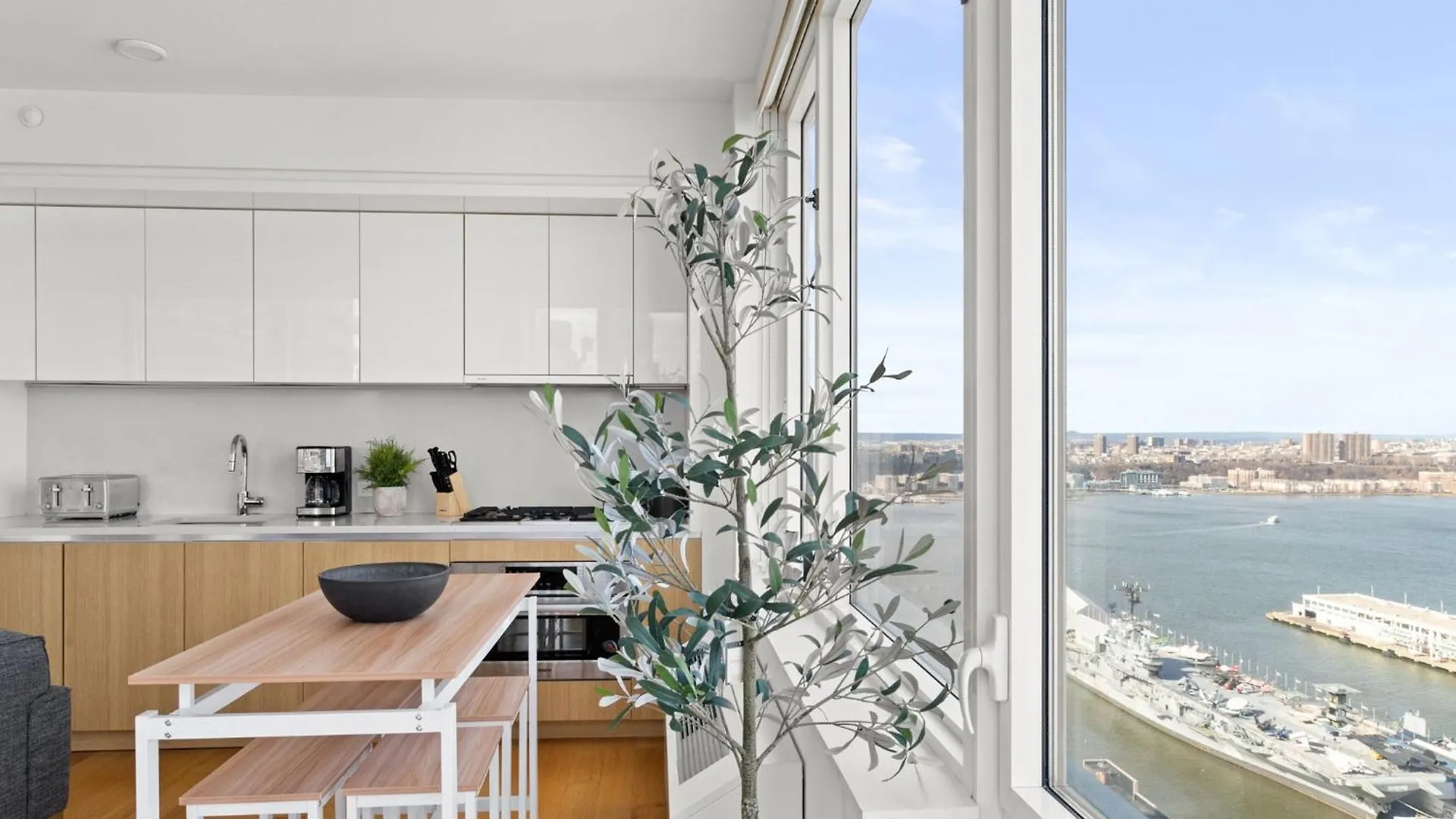 1 Bd Luxury Apartment With Stunning Views New York