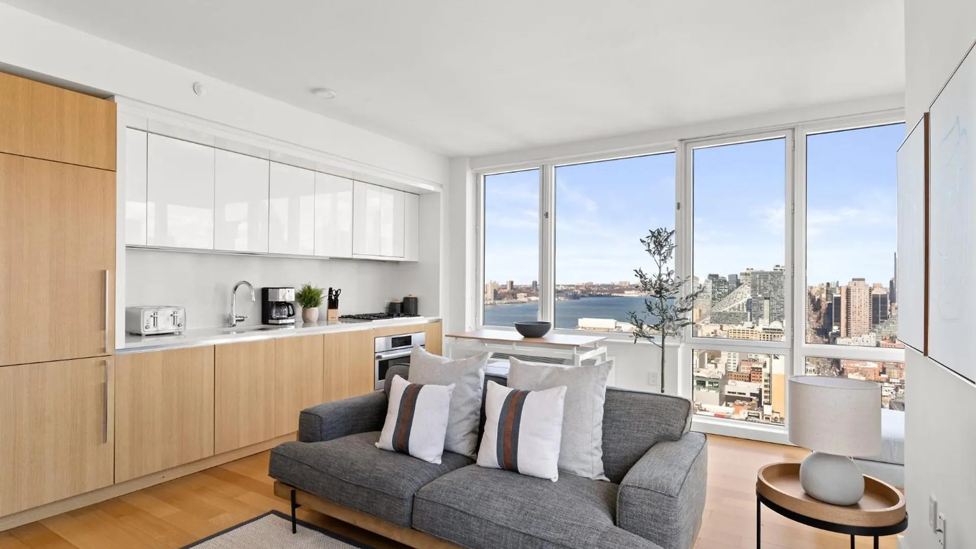 1 Bd Luxury Apartment With Stunning Views New York