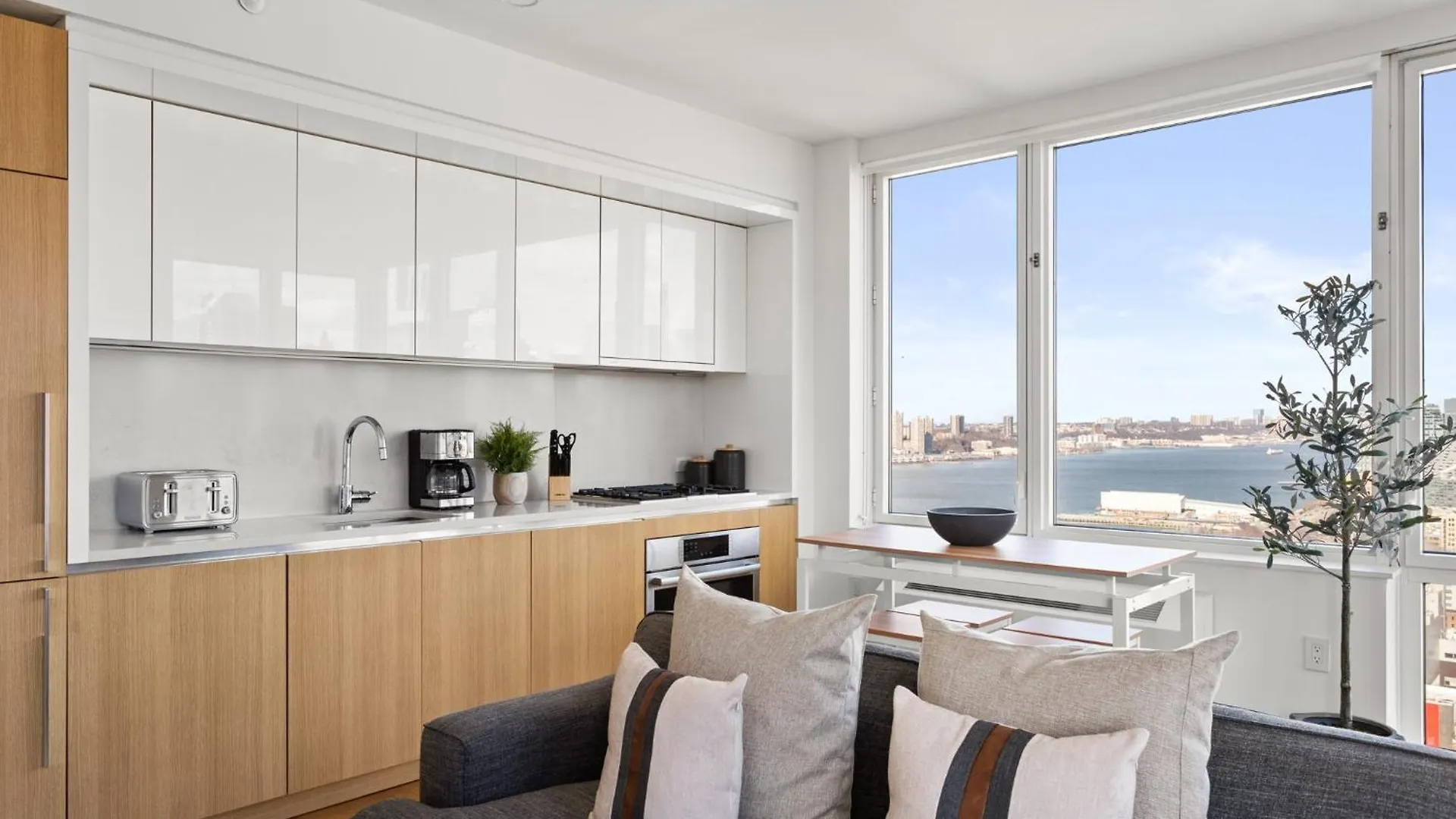1 Bd Luxury Apartment With Stunning Views New York United States